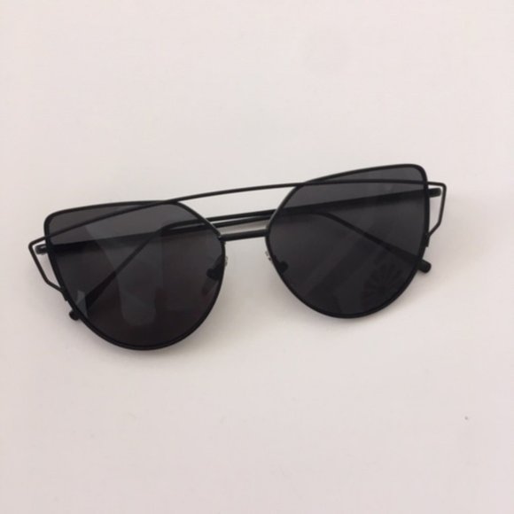 WILA Accessories - 5 for $25 * 🛍 Black Cat Eye Sunglasses